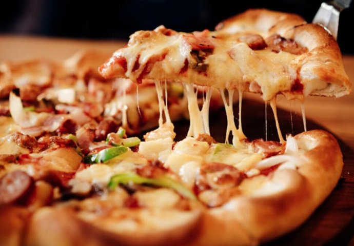 OTKRIVAMO: Trik za sočnu i hrskavu pizzu!