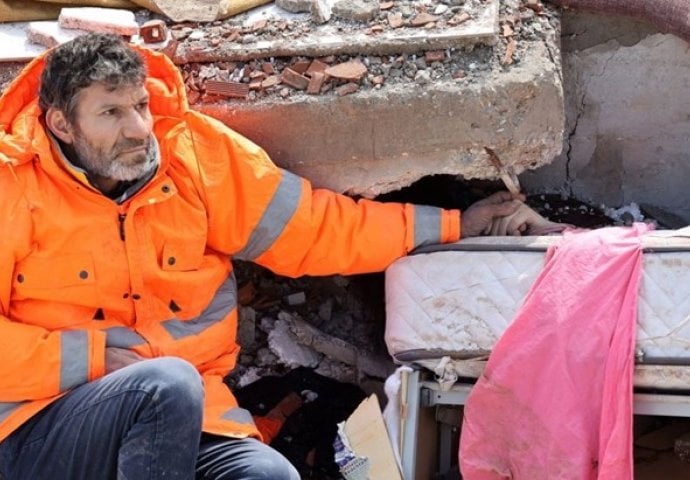 OVA SLIKA JE OBIŠLA SVIJET: Otac je pozvao fotografa: "Snimite moje dijete." Ovo je tragična priča iza ove slike