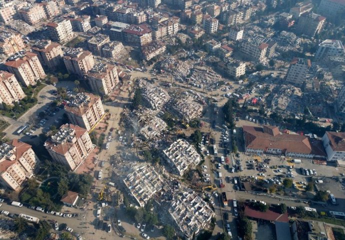 NOVOGRADNJA SE RUŠILA KAO DOMINE: Šta se krije iza haosa u Turskoj?