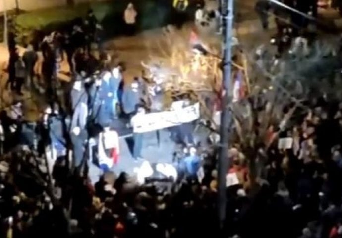 Nakon sinoćnjih protesta u Beogradu: Počela hapšenja organizatora