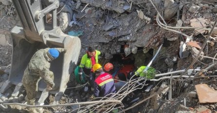 NOVA NADA. NOVO ČUDO: Spašena 74-godišnja žena 227 sati nakon zemljotresa!