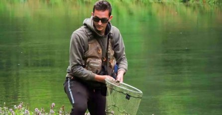 SMARAGDNA LJEPOTICA UNA NJEGOVA JE DRUGA KUĆA! Mihajlo Trninić (20) iz Novog Grada ima neobičan i zanimljiv hobi za koji su mu neophodne MUHE!