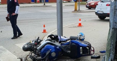 Maloljetnik u teškom stanju nakon što se motorom zabio u banderu