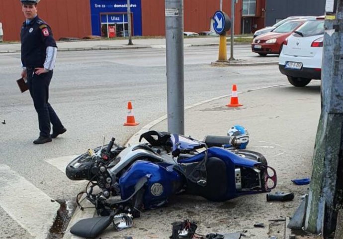 Maloljetnik u teškom stanju nakon što se motorom zabio u banderu