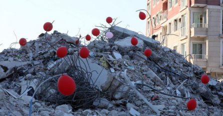 ŠARENI BALONI POSTAVLJENI NA RUŠEVINE U TURSKOJ: Razlog će vas rasplakati