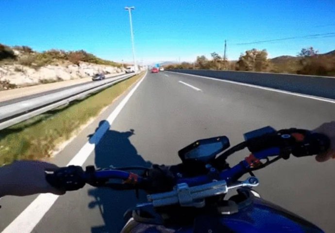 ZOVU GA 'BAD BOY', VOZI POPUT MANIJAKA:  Splićanin koji na YouTubeu objavljuje svoje divlje vožnje motorom sinoć izazvao prometnu dok je bježao od policije