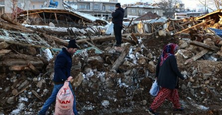 STIGAO JE TRENUTAK KOG SU SE SVI PRIBOJAVALI: Ruševine sada vrve od leševa, spasioci se povlače