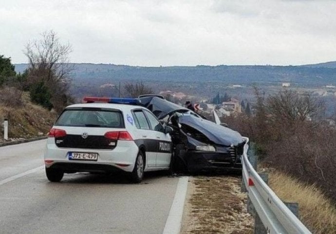 Tragedija kod Mostara: U žestokom sudaru policijskog vozila i Alfa Romea poginula jedna osoba