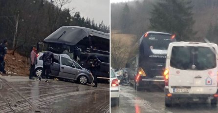 NESREĆA NA PUTU KA SREBRENIKU: Automobil podletio pod autobus s igračima FK Velež