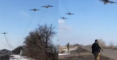 SVE SE ODIGRALO U PAR SEKUNDI, DA SE NAJEŽIŠ: Četiri ruska Su-25 u munjevitom jurišu ka Bahmutu (VIDEO)