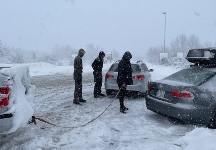 "Ovo su ljudi koji su me danas spasili na cesti, nisam saznala ni kako se zovu"