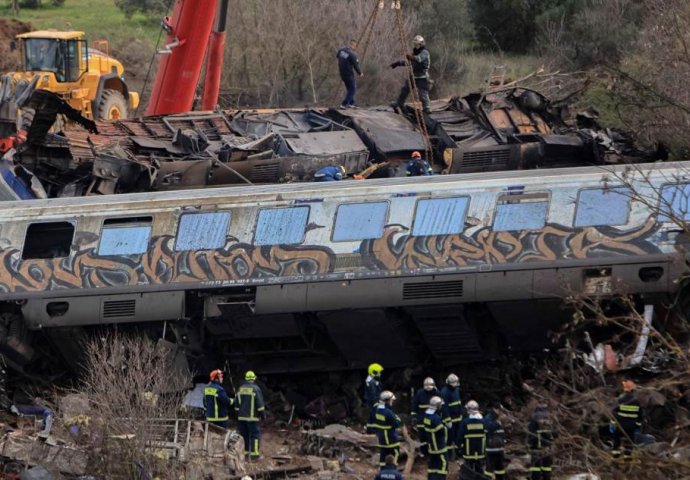 OBJAVLJEN RAZGOVOR MAŠINOVOĐE IZ GRČKOG VOZA: Šef stanice dao "zeleno svjetlo" pa poslao ljude u smrt