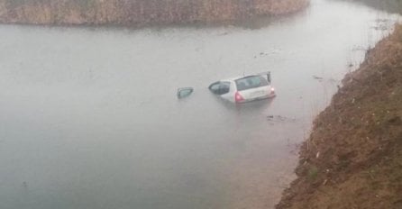 AUTOMOBIL SLETIO U KANAL, A U NJEMU NIJE BILO NIKOGA: Kasnije se pojavio mladić koji je riješio misteriju