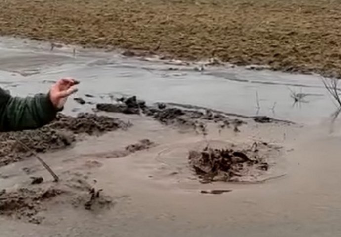 Pogledajte kako nafta izbija iz polja kod Zagreba: 'Ljudi, ovo je mali Kuvajt! Nije montaža'