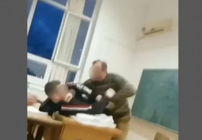 HAOS NASRED ČASA! Profesor u Smederevu uzeo učeniku mobilni, a onda je počelo rvanje, otimali se, gurali i obarali po učionici (VIDEO)