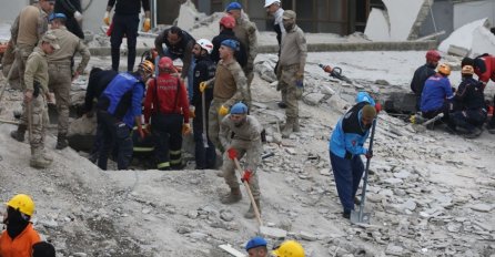 U Turskoj se urušila šestospratnica: Jedna osoba prevezena u bolnicu