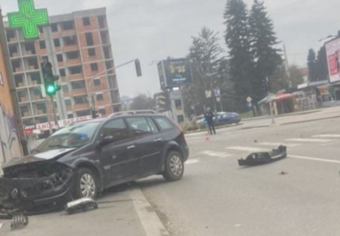 Udes automobila u Doboju: Jedna osoba povrijeđena