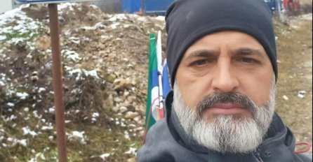 ENVER STIGAO NA POLA PUTA DO MEKE: Hodočasnik iz BiH koji pješice ide na hadžiluk ne zna za umor, a sve vrijeme nosi ZASTAVICU ove države