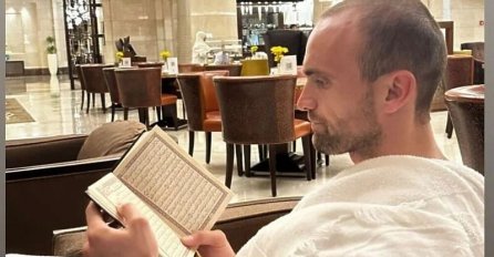 Amel Tuka u društvu supruge Amine obavlja umru u Mekki