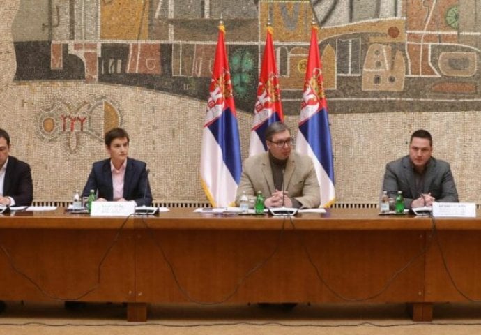 Nova.rs: Vučić pitao ministre ko je za sankcije Rusiji, troje podiglo ruke