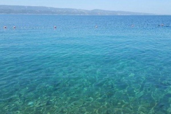 Parkirali prvi red do mora, a ONDA DOŽIVJELI STRAHOTU: Pogledajte šta se desilo ovim turistima na Jadranu (FOTO)