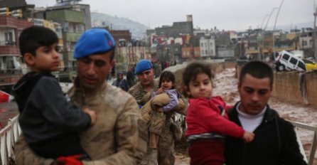 PRVO ZEMLJOTRESI, A SADA POPLAVE, TURSKA KAO MAGNET ZA PRIRODNE KATASTROFE: Srceparajuće scene koje lede krv u žilama (VIDEO)