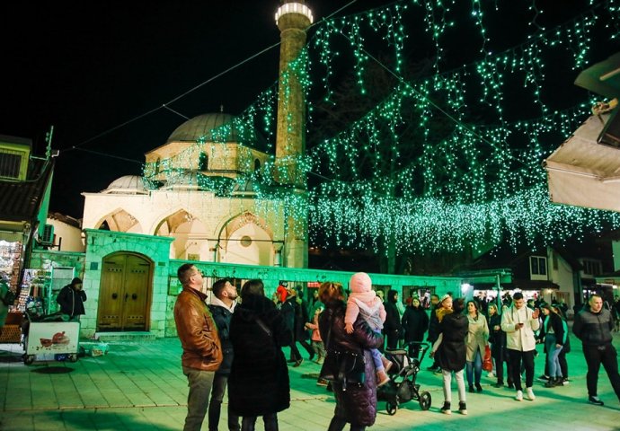 SVEČANO UKRAŠENA BAŠČARŠIJA POVODOM RAMAZANA: Mubarek mjesec i najdraži gost u kući i srcu muslimana: POGLEDAJTE FOTOGRAFIJE