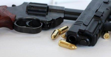 Čak 14.000 osoba se prošle godine naoružalo u BiH