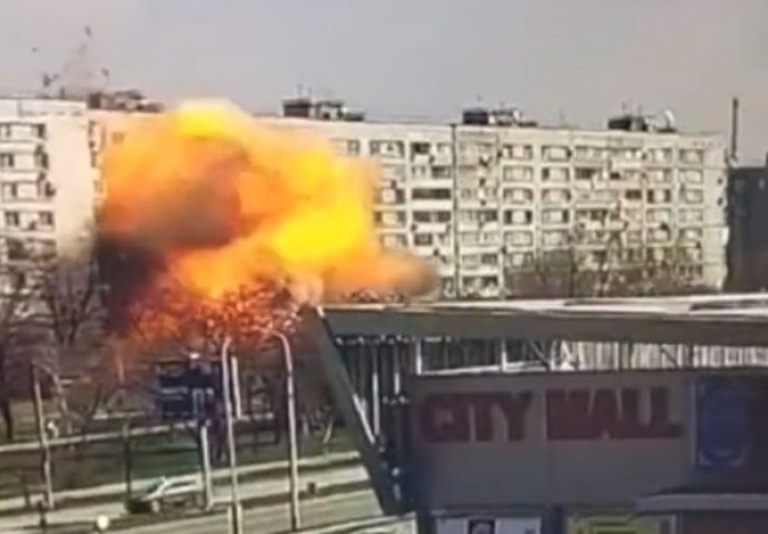 UKRAJINSKI PREDSJEDNIK OBJAVIO SNIMAK: Ruski projektil udario u stambenu zgradu