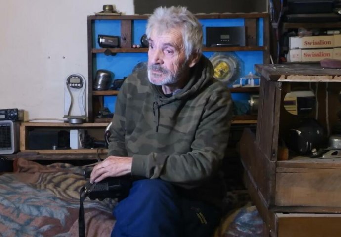 NEVJEROVATAN IZUM SULJE IZ BUSOVAČE: On stvara "čuda" u 77. godini, napravio polaroid koji svira, pjeva i UPRAVLJA ROŠTILJEM (VIDEO)
