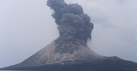 Erupcija vulkana u Indoneziji: Izbačen oblak pepela visok dva i pol kilometra