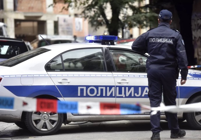TRAGEDIJA U KAČAREVU: Dječak (14) skočio kroz prozor osnovne škole, tijelo pronađeno na betonu