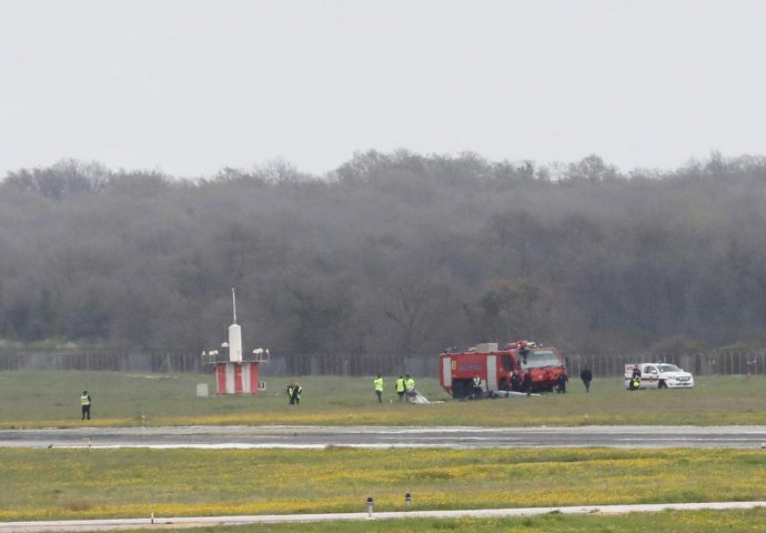 Srušio se avion prilikom polijetanja u Puli, ima poginulih, otkazani svi letovi iz zračne luke