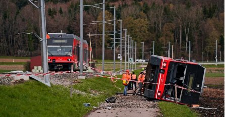 Dva voza izletjela sa šina u Švicarskoj, više povrijeđenih