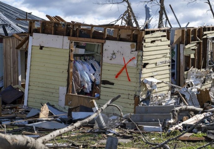 Najmanje 26 mrtvih nakon što su tornada pogodila srednji zapad i jug SAD