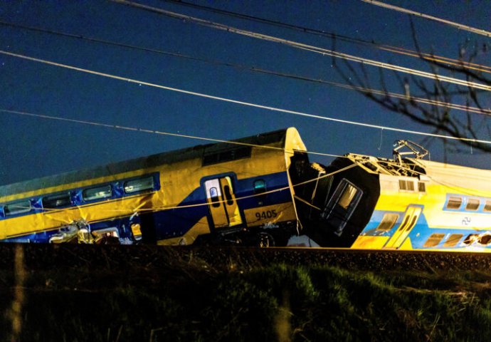 Voz u Nizozemskoj iskočio iz šina, povrijeđeno 30 ljudi