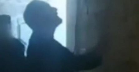 SKANDALOZAN SNIMAK IZ CRNE GORE: Monah u manastiru zvoni 'mrtvačka zvona' za Đukanovića