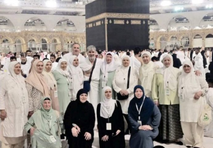 MAJKE SREBRENICE OBAVILE UMRU: Allah nas je osnažio, dok smo žive borit ćemo se za istinu i pravdu