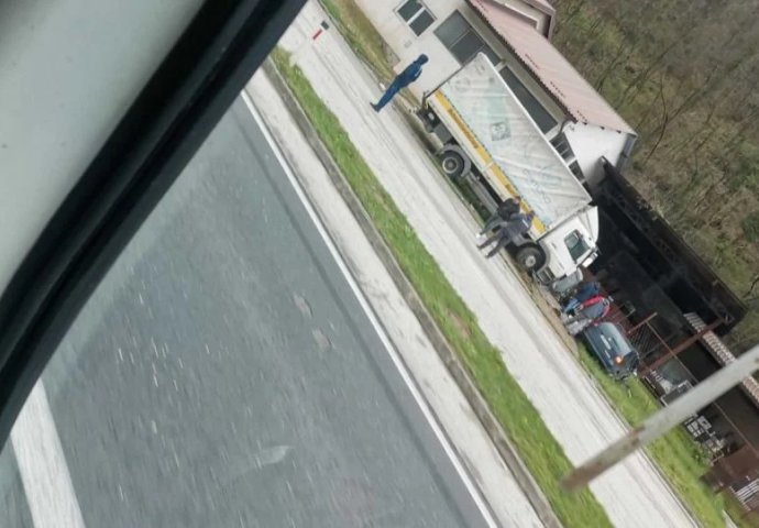 Teška nesreća na magistralnom putu M-17: Vozila smrskana