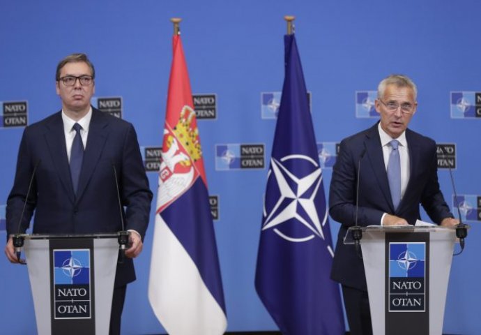 NATO: Stoltenberg u redovnom kontaktu s Vučićem