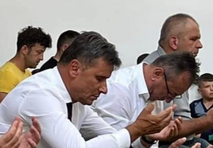 NEKOLIKO MINUTA NAKON EZANA PREMIJER NOVALIĆ SE PONOVO OGLASIO: Objavio poruku i fotografiju iz džamije