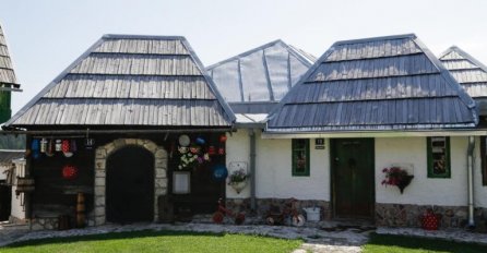 JEDINO ETNO SELO SA DŽAMIJOM I SAHAT KULOM U BIH: Odiše duhom prošlih vremena