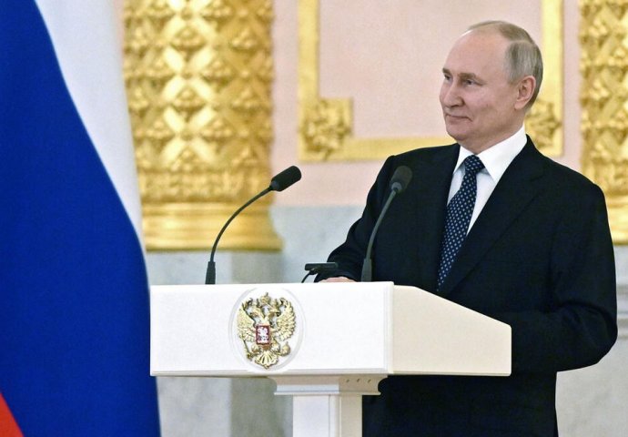 MUK! Putin sa 20 metara udaljenosti pozdravio nove ambasadore u Moskvi, oni ga izbojkotovali, ovo su uradili, a TEK DA VIDITE NJEGOVU REAKCIJU! BIT ĆE MRTVIH (VIDEO)