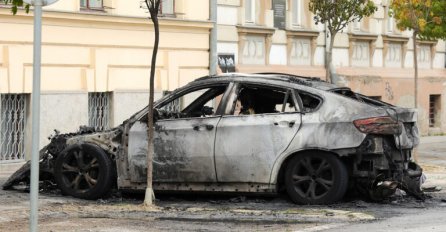GORIO LUKSUZNI BMW POZNATE SUTKINJE: Požar je izazvan ljudskim činom!