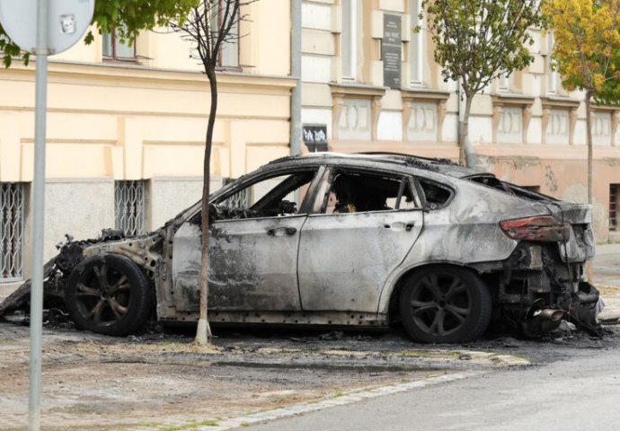 GORIO LUKSUZNI BMW POZNATE SUTKINJE: Požar je izazvan ljudskim činom!