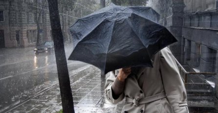 KAO U HOROR FILMU! Crno nebo se nadvilo nad Beogradom - grad veličine graška pokosio Cvijićevu ulicu (VIDEO)