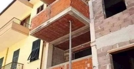 KO GOD PROĐE PORED OVE ZGRADE, ZASTANE DA JE SLIKA: Najveći građevinski promašaj, POGLEDAJTE HIT BALKON (FOTO)