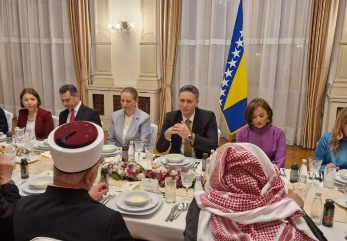 Denis Bećirović u Predsjedništvu BiH organizovao iftar, prisustvovao i reis Kavazović