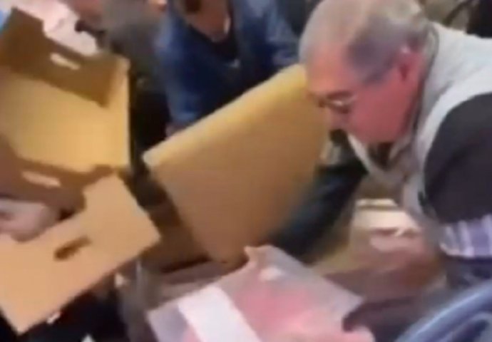 NAPAD NA BATAK I KRILCA! Srbi se pomlatili zbog jeftinog mesa: Bacali gajbe jedni na druge (VIDEO)