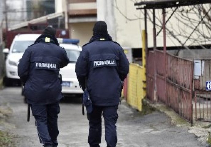 MASOVNA TUČA ISPRED PEKARE ZA USKRS! Policija privela sedmoro, reagovala i Hitna